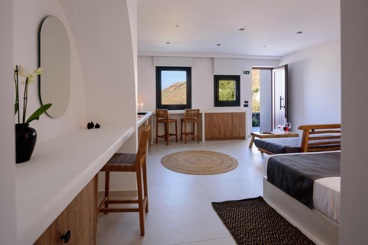 Ryolithos Aparthotel Foinikia (Santorini)