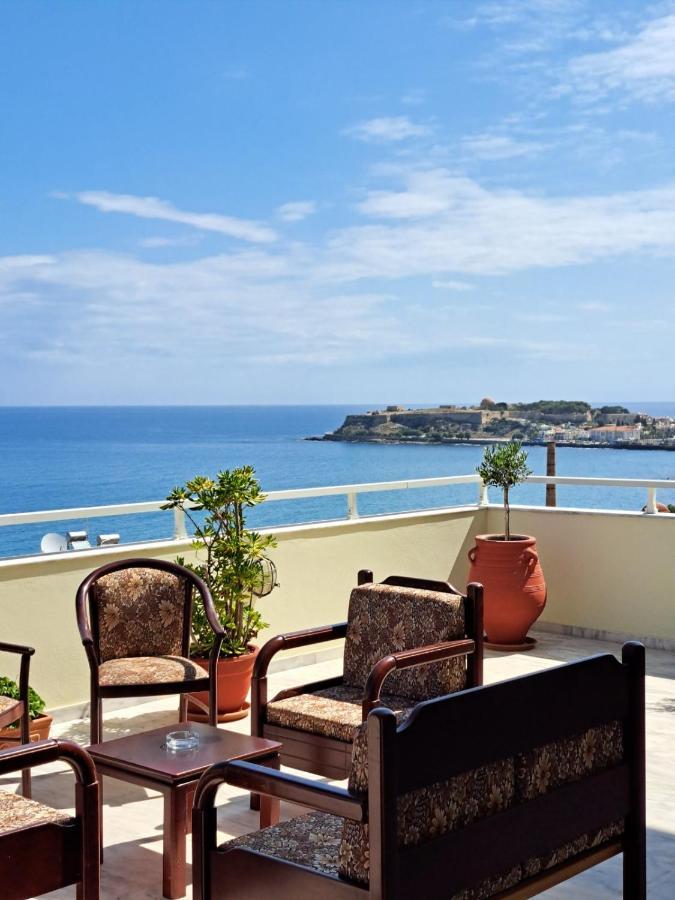 Seaview Flora's Luxury Apartment-300meters From The Rethymno (Crete)