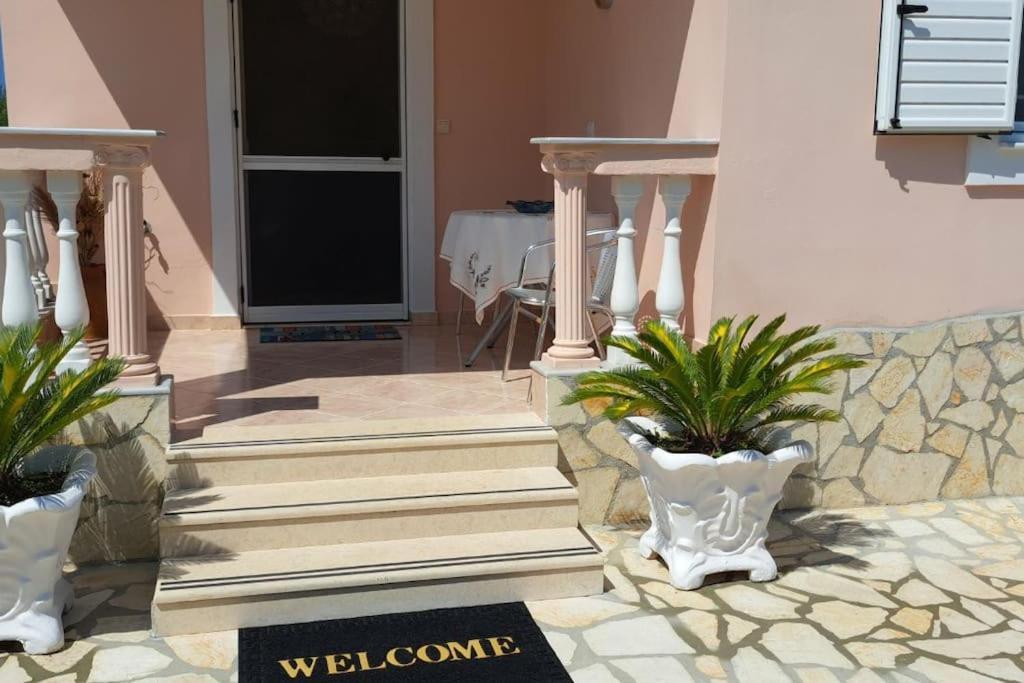 Welcome To Paradise! *