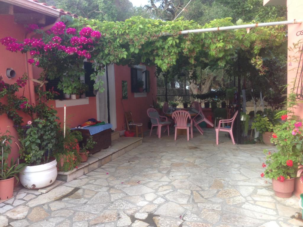 Athina * Paleokastritsa