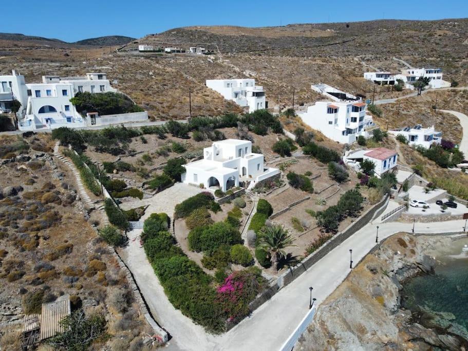 Greek Traditional Island Sai * Loutra (Kythnos)