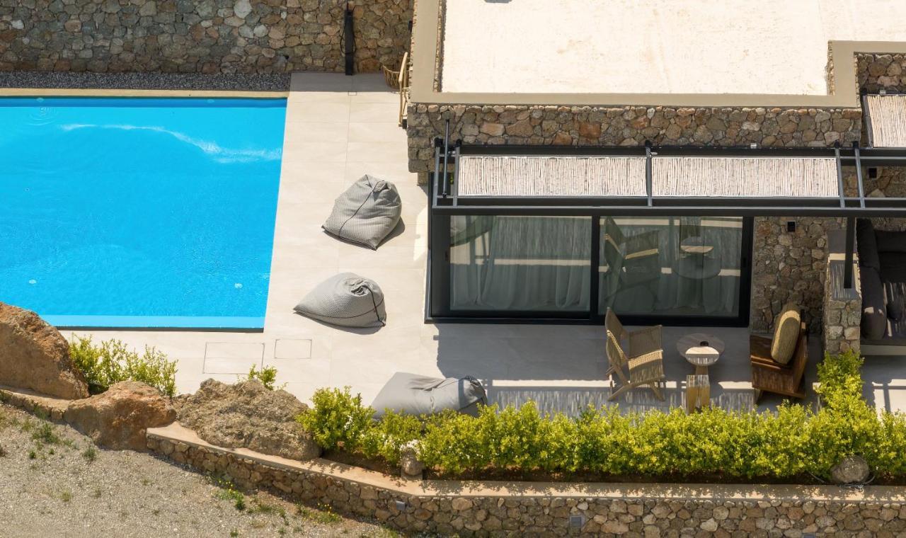 ​le Grand Bleu Hotel Derveni