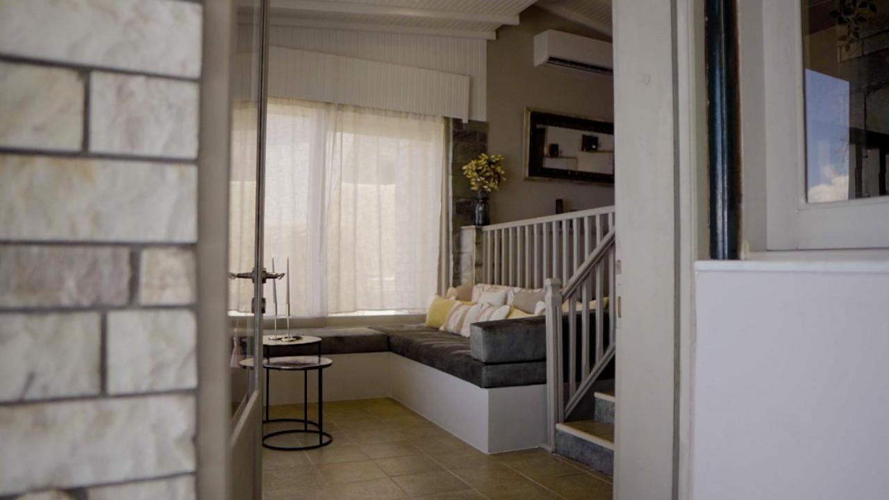 Paul Seafront House Holiday home Mesongi
