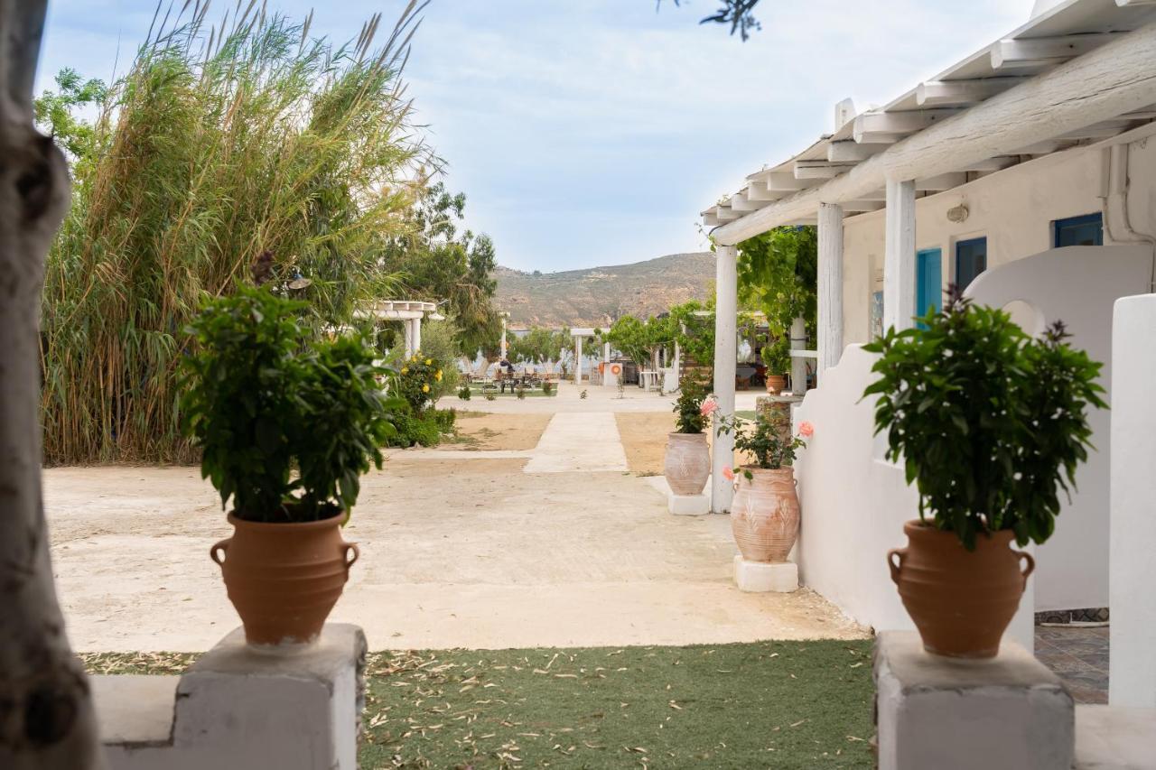 Alexandros By The - Serifos 2* Livadakia