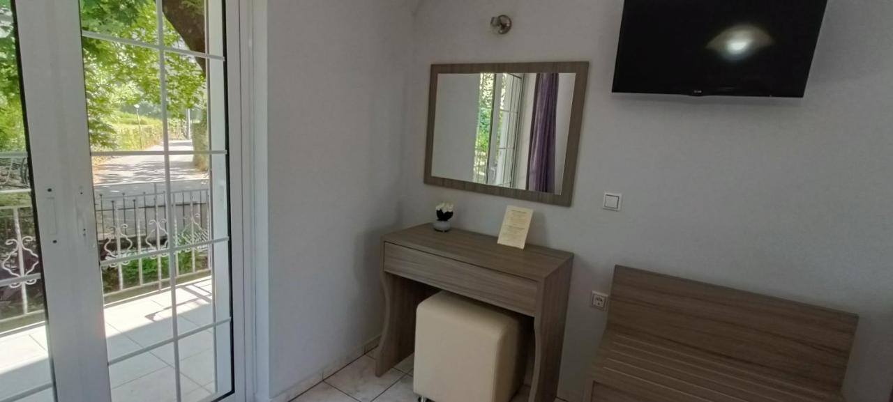 Petros Valtos Apartment Parga