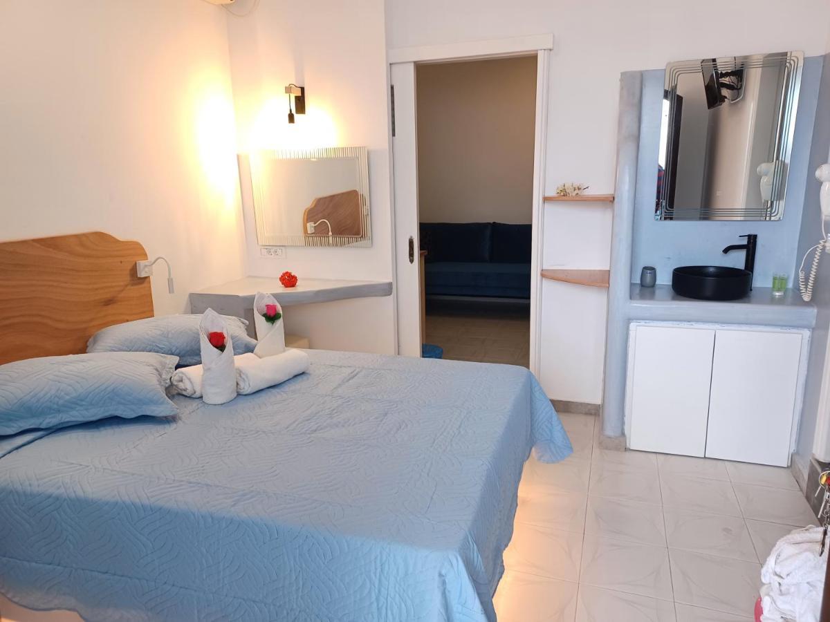 Evelina Pension: Diverse Near Black Guest house