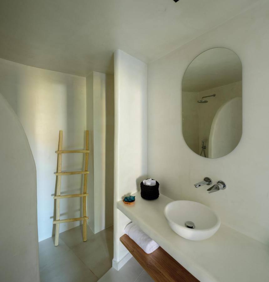 Ryolithos Aparthotel