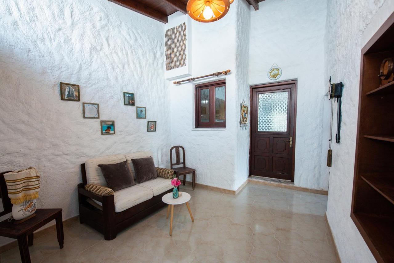 Bunnyfoot: Of 135 Sqm In Leros. Holiday home Panteli