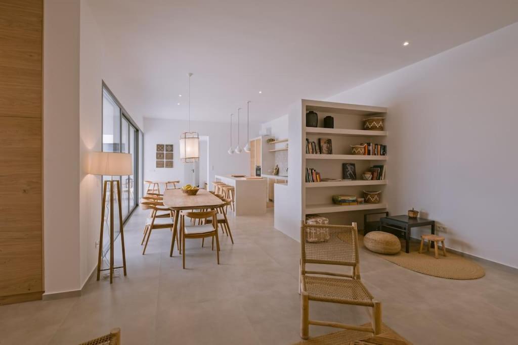 Lemon Hill / Landmark Hosting Finikounta