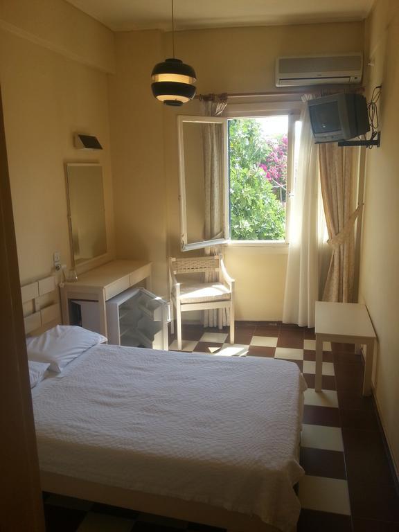 Hotel Avra 2*
