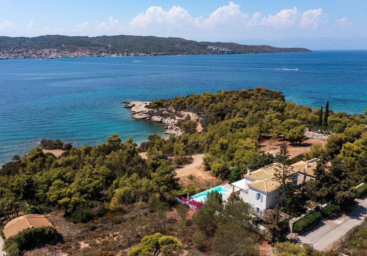 Villa Beachfront Coco Vergaiika