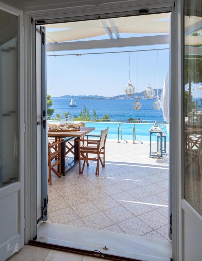 Villa Beachfront Coco Vergaiika