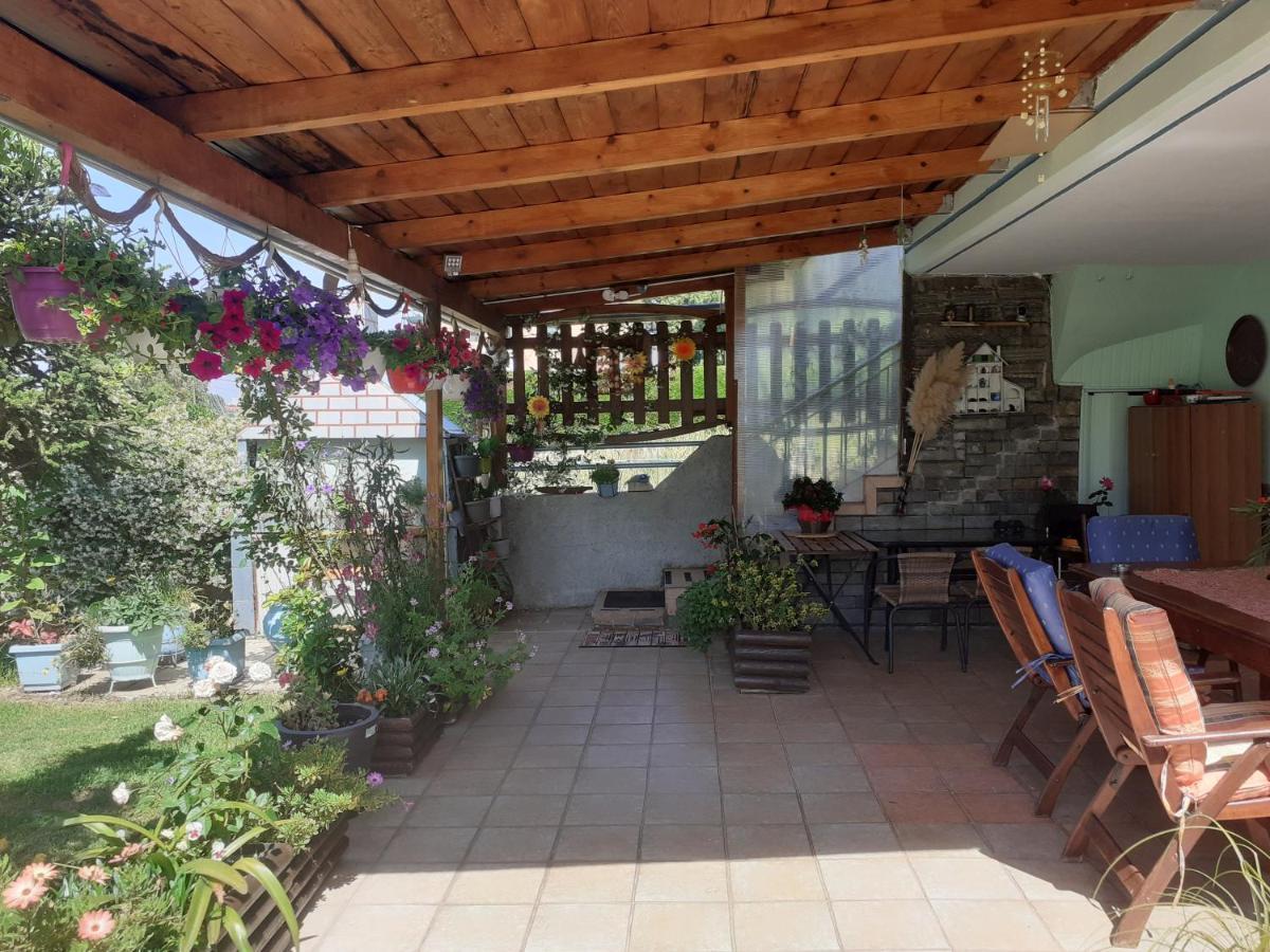 Floor On Villa, 3' From Center, By The Sea! Host Is Efi Kwsta Apartment