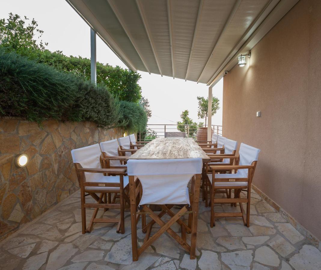 Nikole's Luxury 180m2 Holiday home Tiros