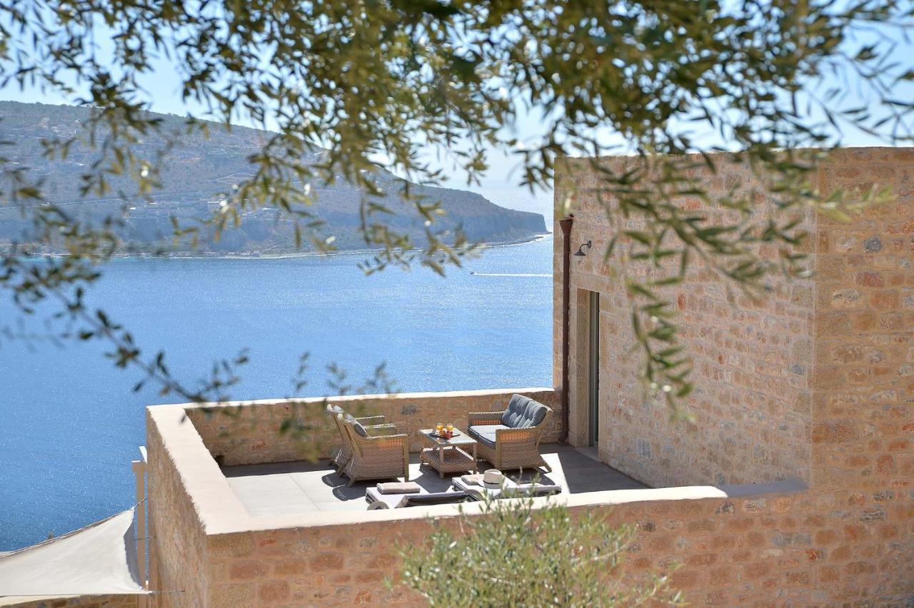 Akrolithi Boutique & Oitilon