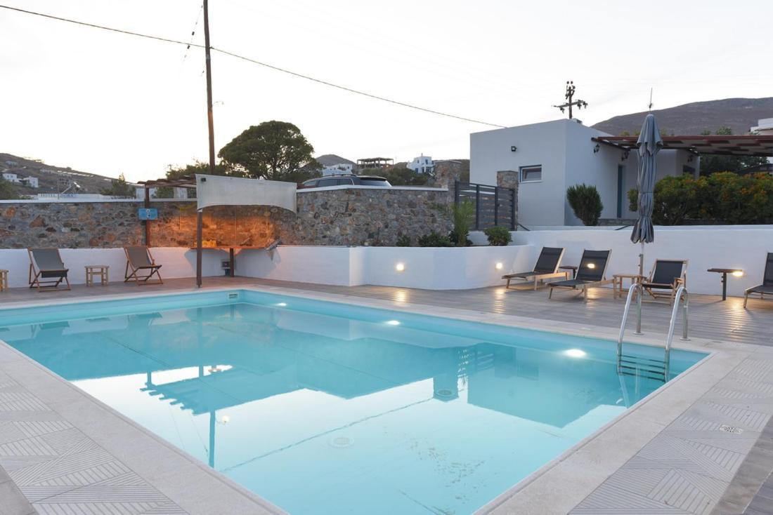 Villa Flora's And Pool In Syros Liaropa