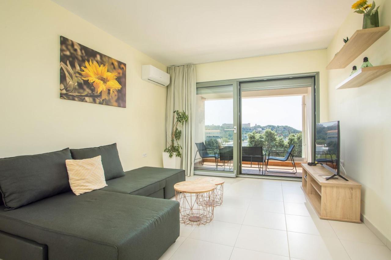 Eden Sunflower - Luxurious With Sea View
