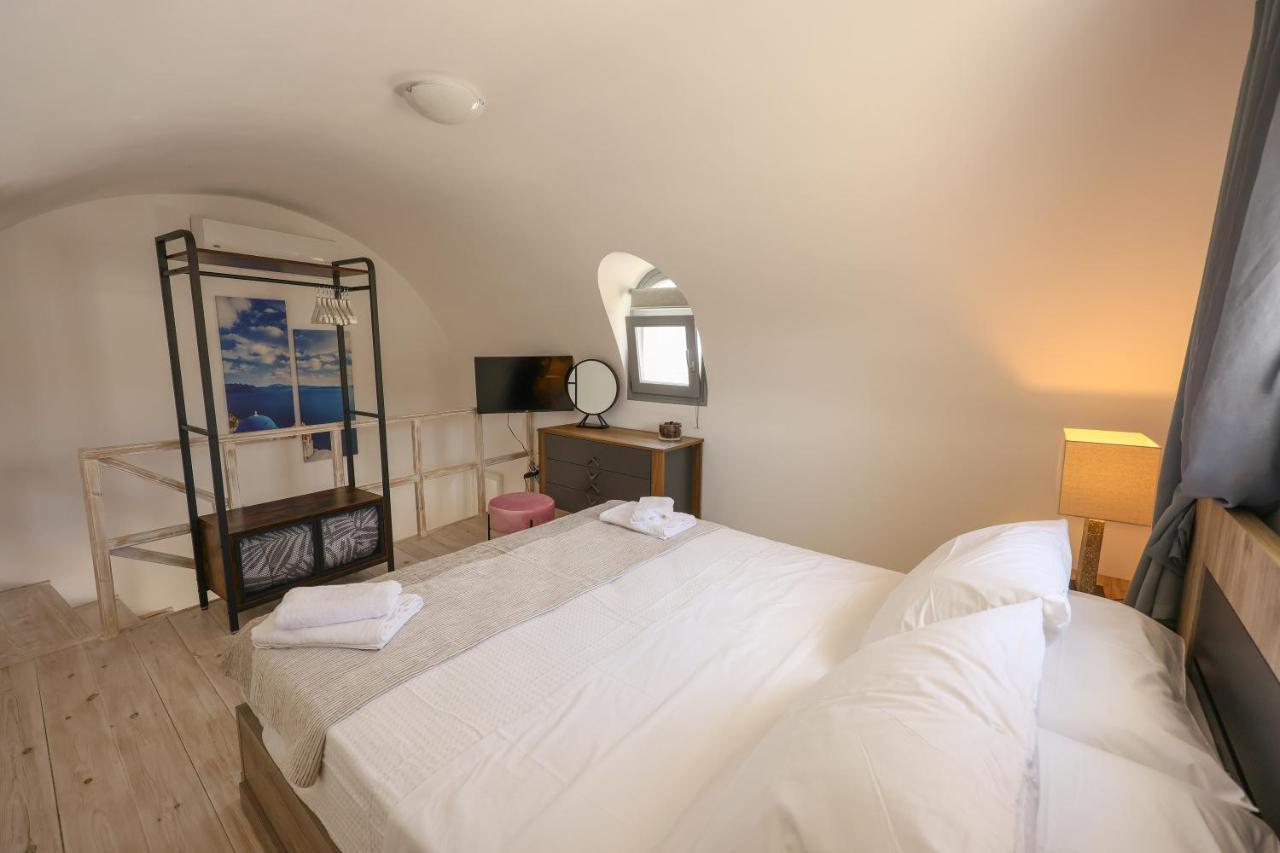 Villa Misilia Santorini Cycladic House With Jacuzzi