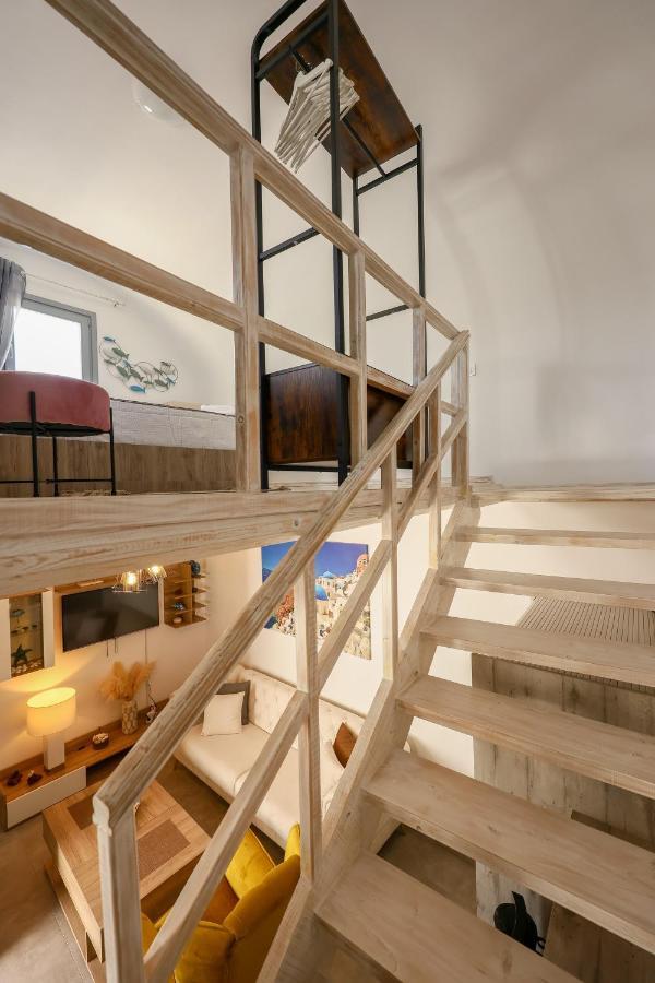 Misilia Santorini Cycladic House With Jacuzzi Vothon
