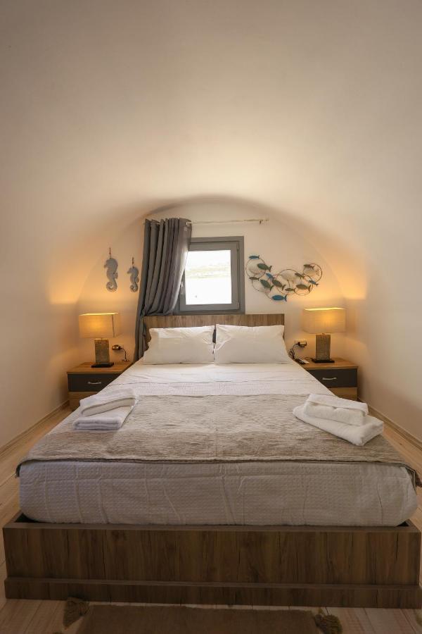 Misilia Santorini Cycladic House With Jacuzzi *
