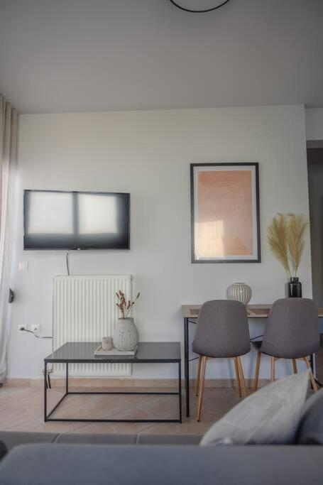 #t33 Chic 2br In The Centre Of Apartment Volos