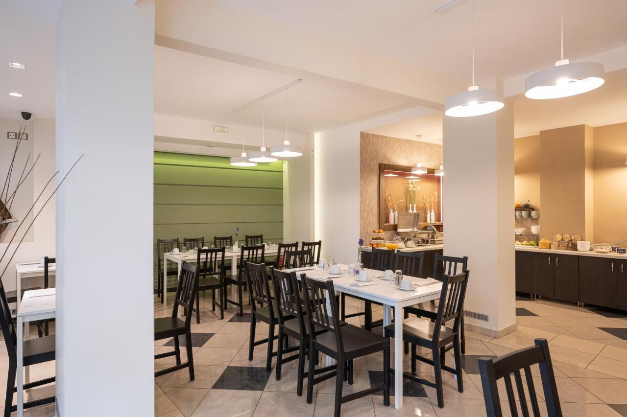 Hotel Akropol 3*