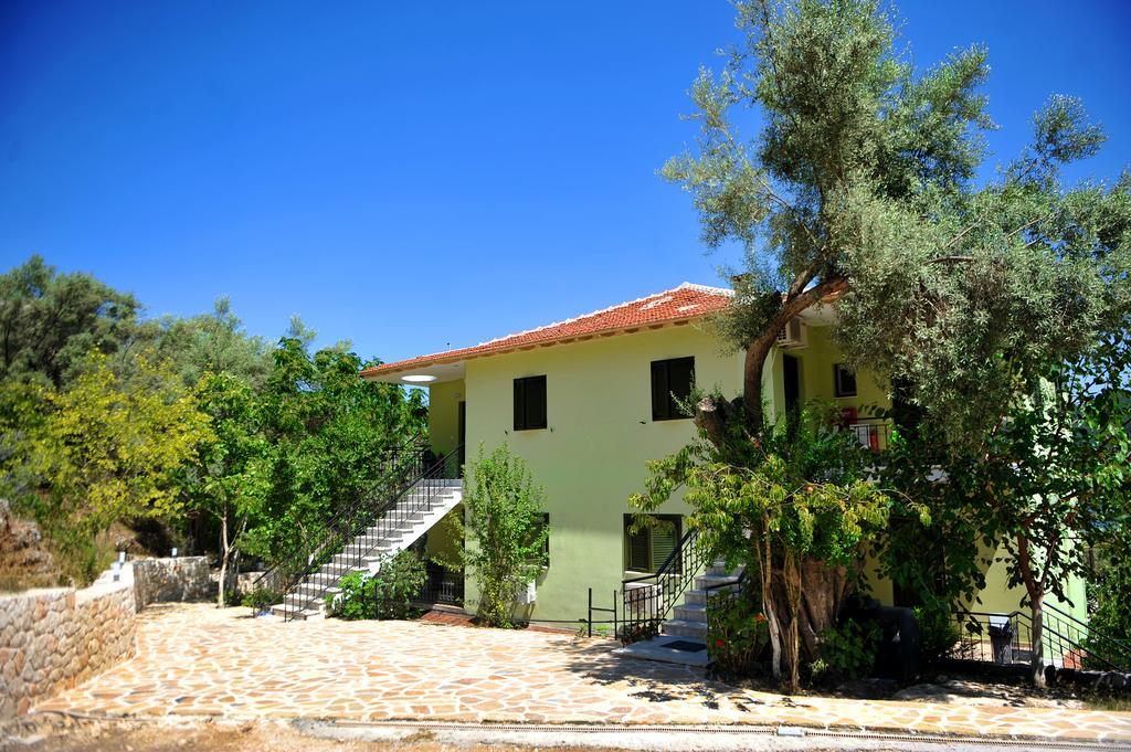 Vliho Bay & Apartment