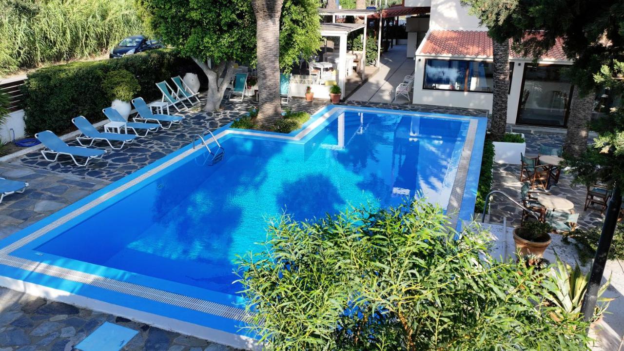 Aparthotel Oasis Apartments & Rooms