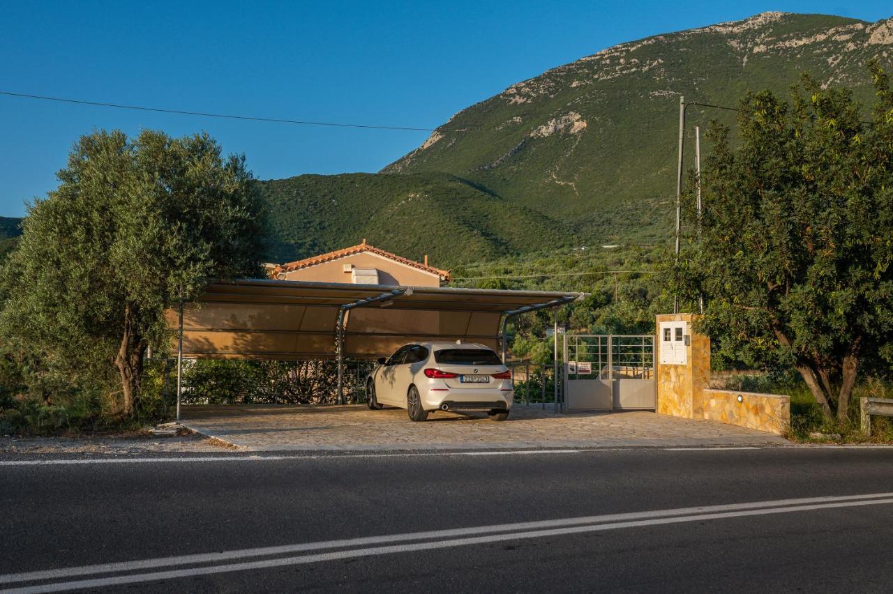 Nikole's Luxury 180m2 Holiday home Tiros