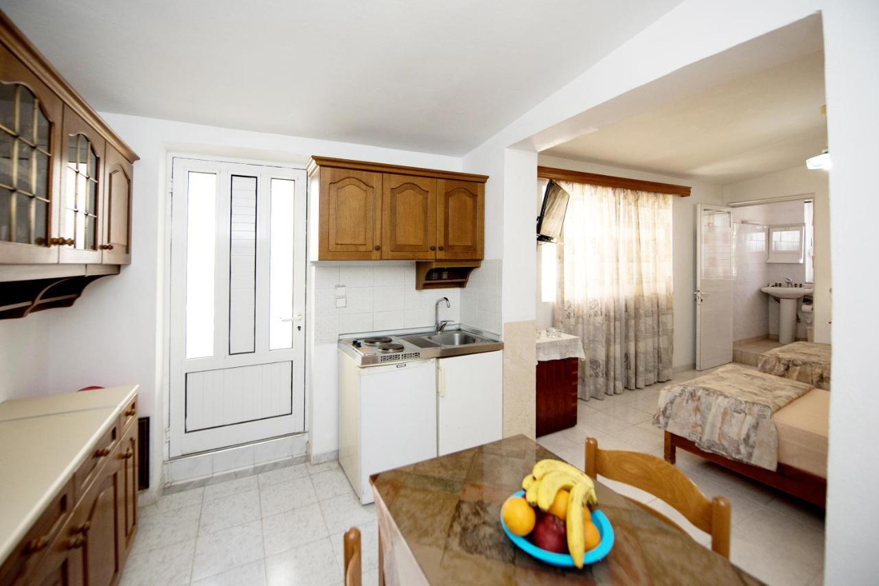 Maria Studios & Apartment *