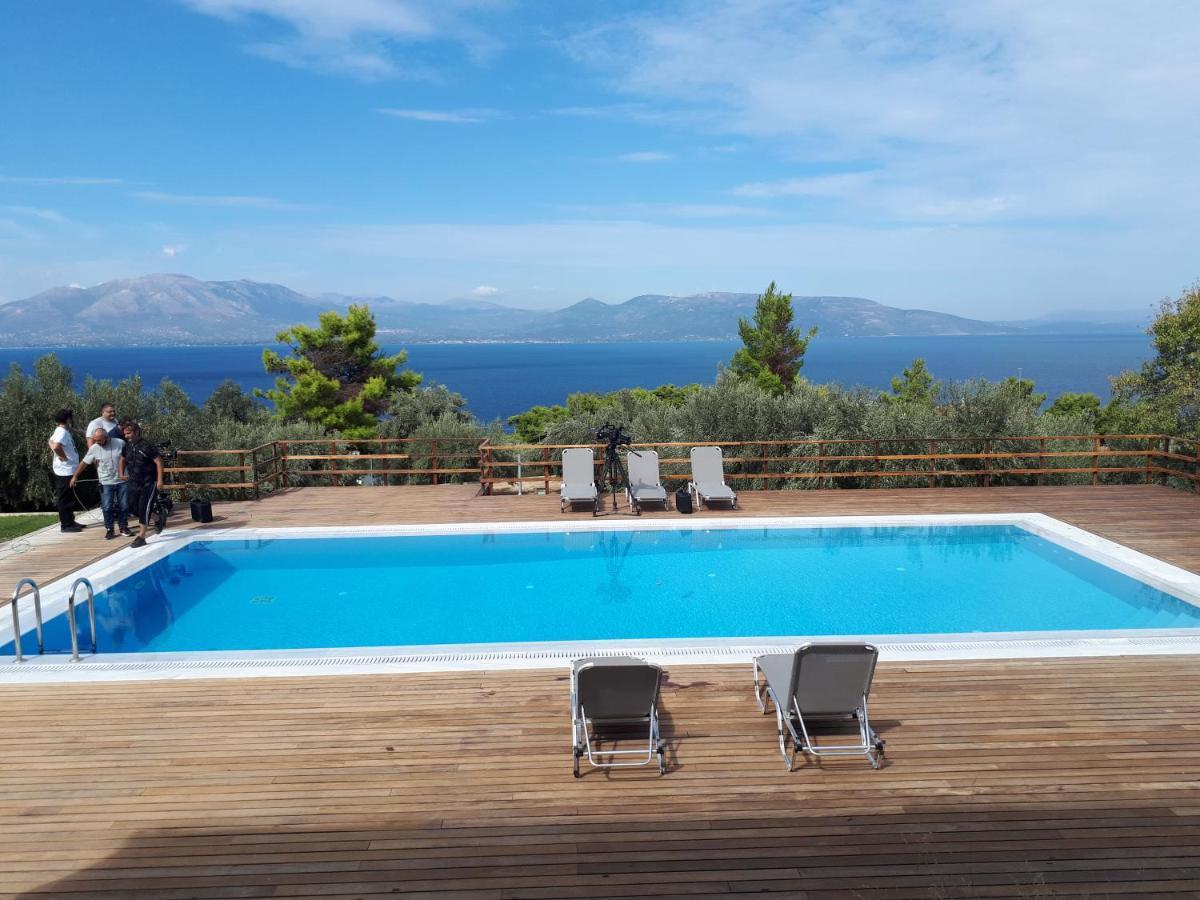 Villa / Sea View And Pool Nearby Athens Kalamos (Attica)