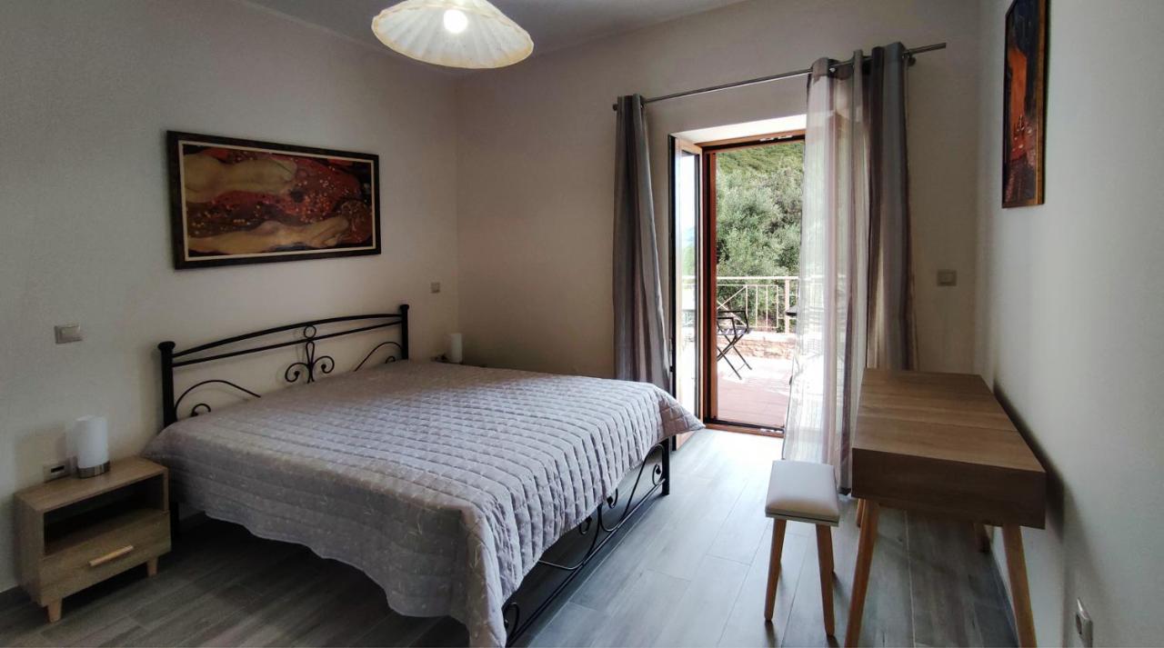 Olive Stonehouses - Alkistis *