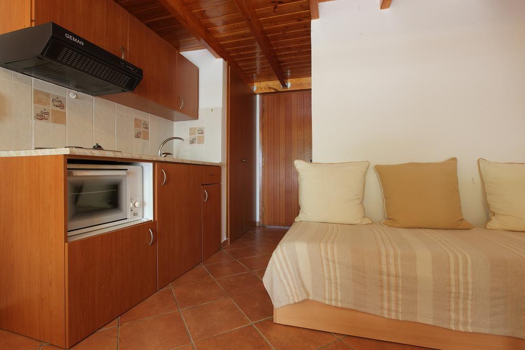 George Skyrosstudios Aparthotel *