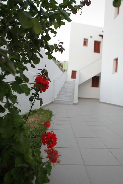 George Skyrosstudios Aparthotel