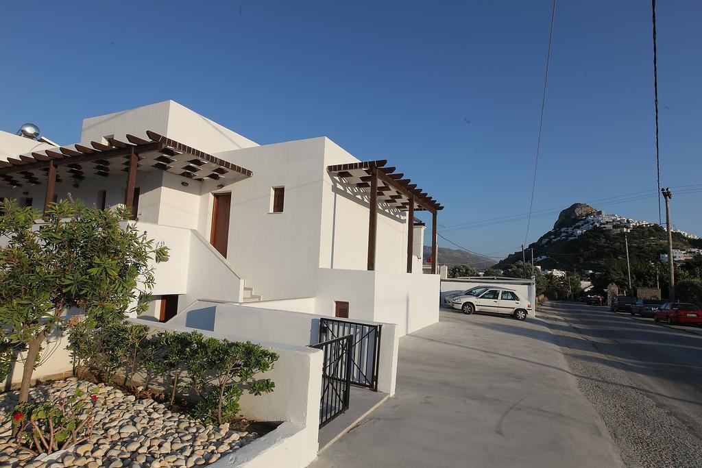 George Skyrosstudios Aparthotel