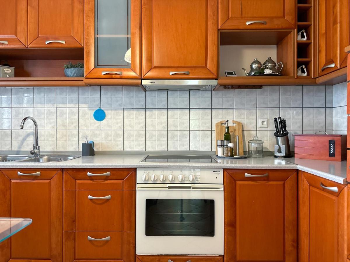 Apartment Theashomly