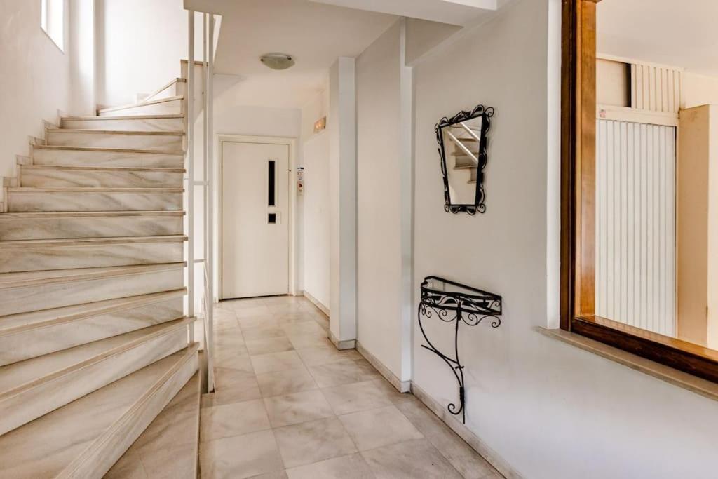 Pantheon Penthouse, Riviera Apartment