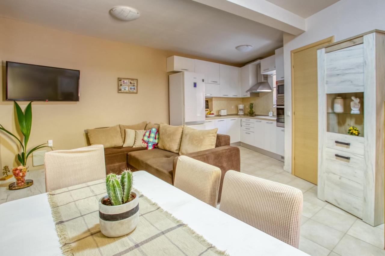 Apartment Aelia Apartment, New Port Mantouki