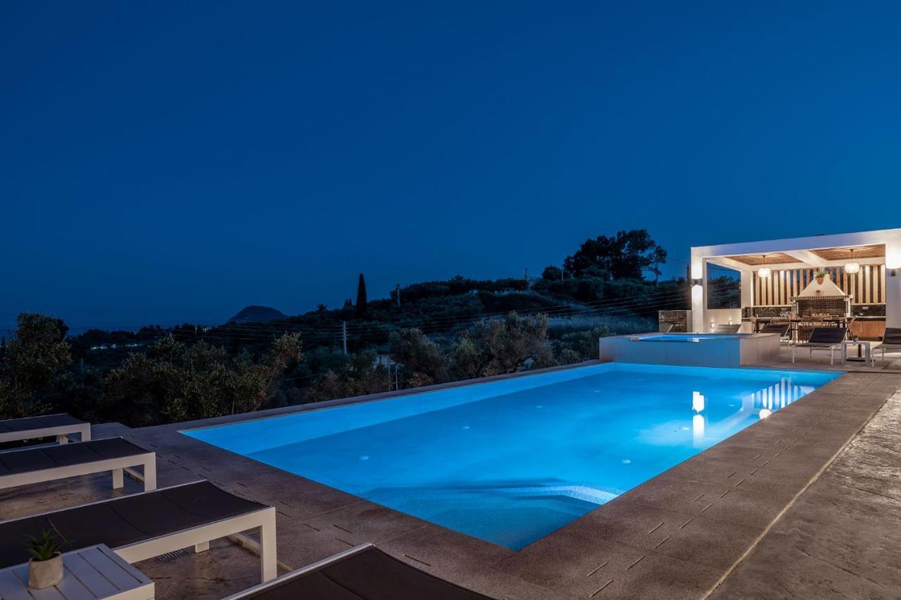 Roselia - Luxury Escape With Magnificent Views, By Zantewize *