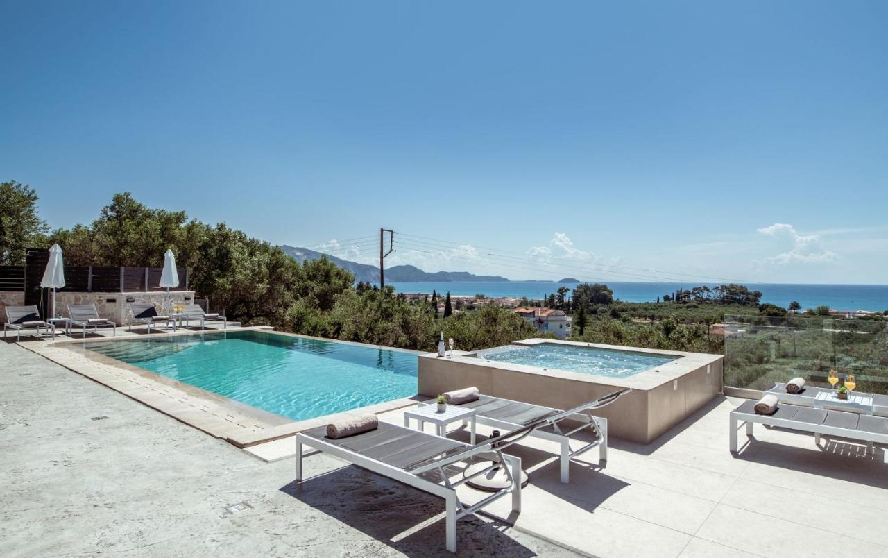 Villa Roselia - Luxury Escape With Magnificent Views, By Zantewize *