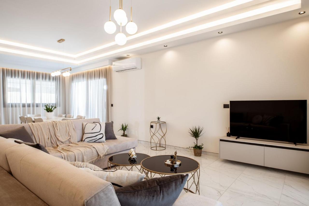 Villa Roselia - Luxury Escape With Magnificent Views, By Zantewize *