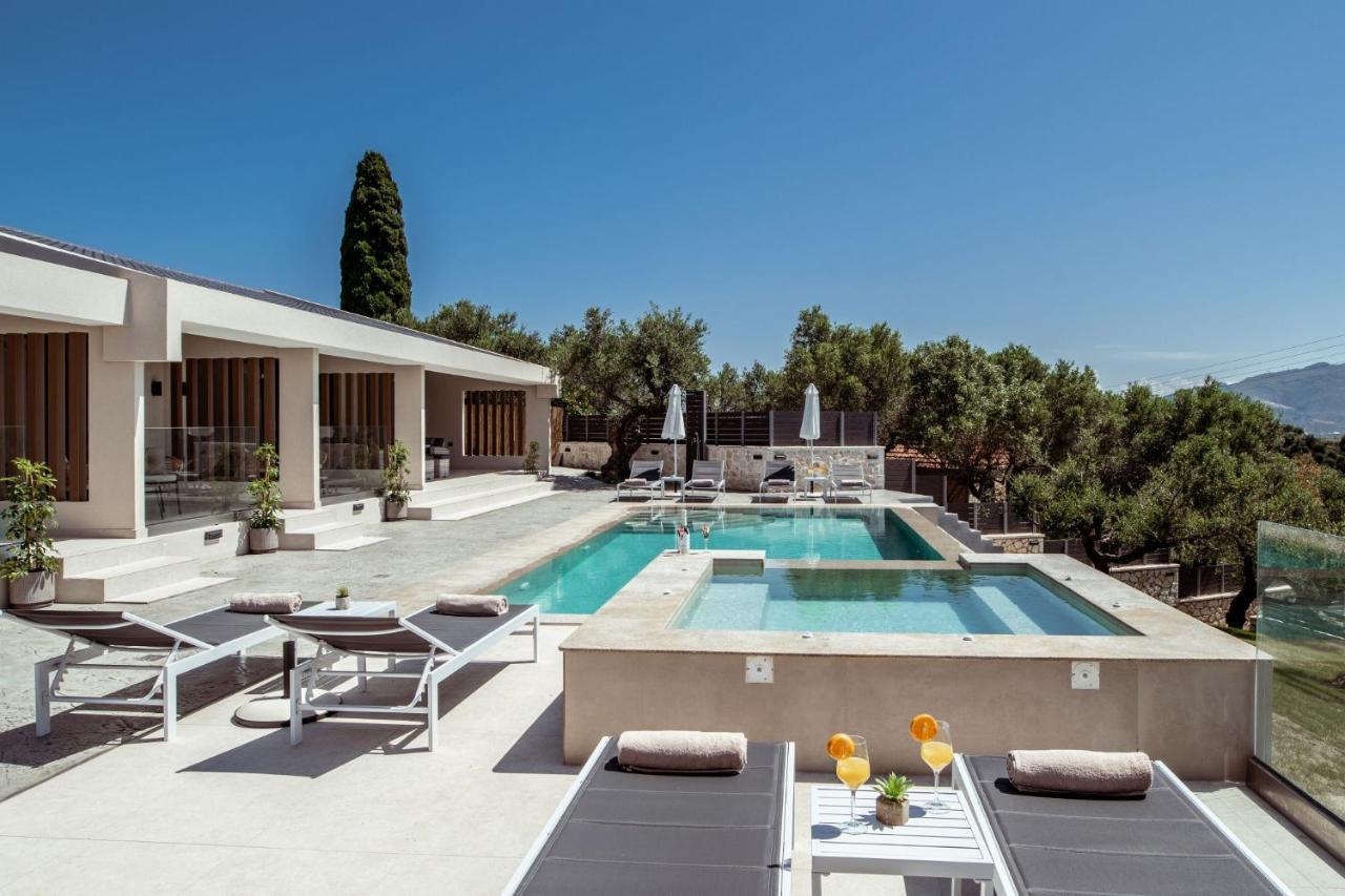 Roselia - Luxury Escape With Magnificent Views, By Zantewize *