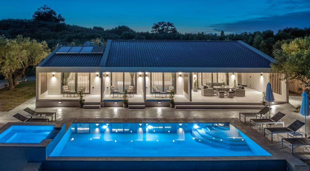 Roselia - Luxury Escape With Magnificent Views, By Zantewize