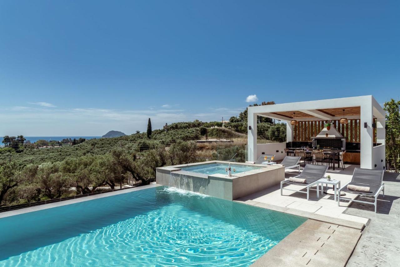 Roselia - Luxury Escape With Magnificent Views, By Zantewize Villa *