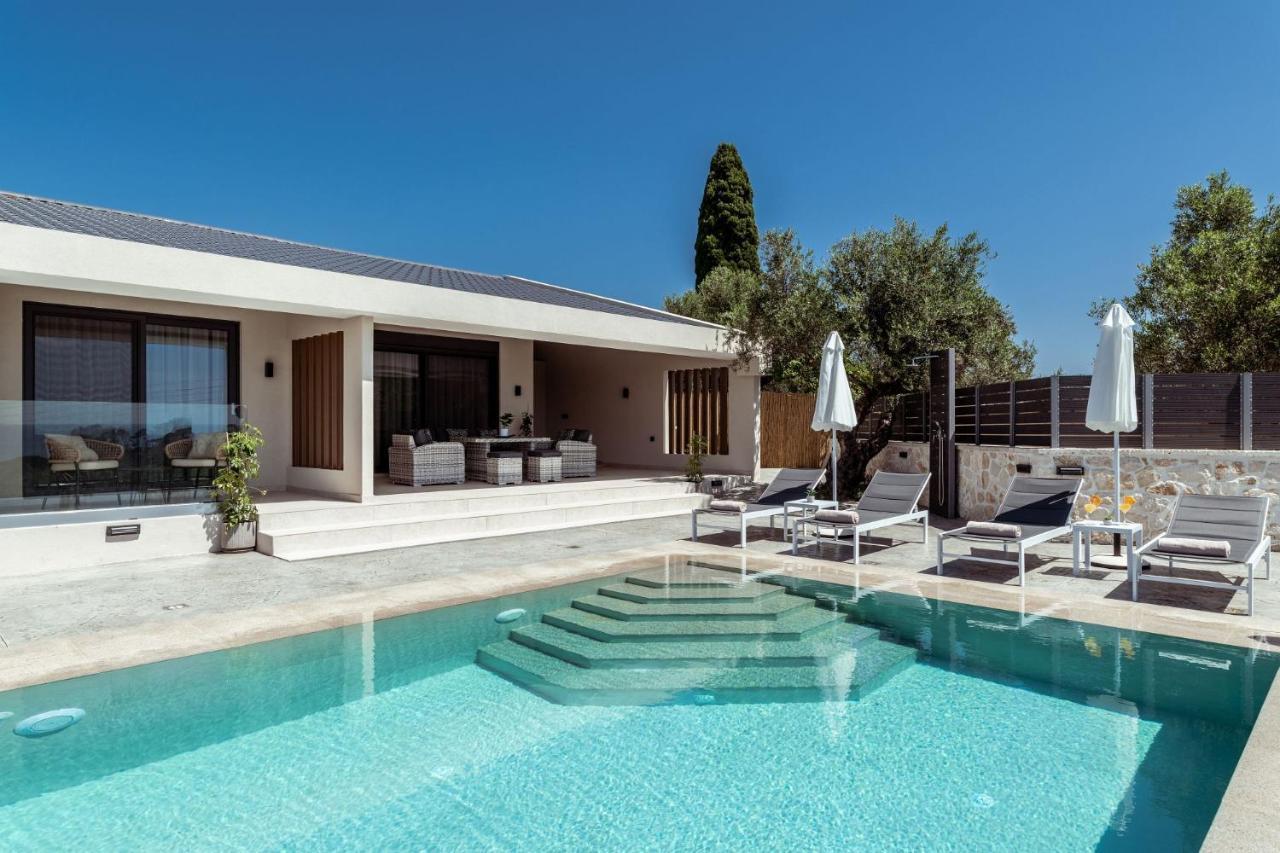 Roselia - Luxury Escape With Magnificent Views, By Zantewize Villa *