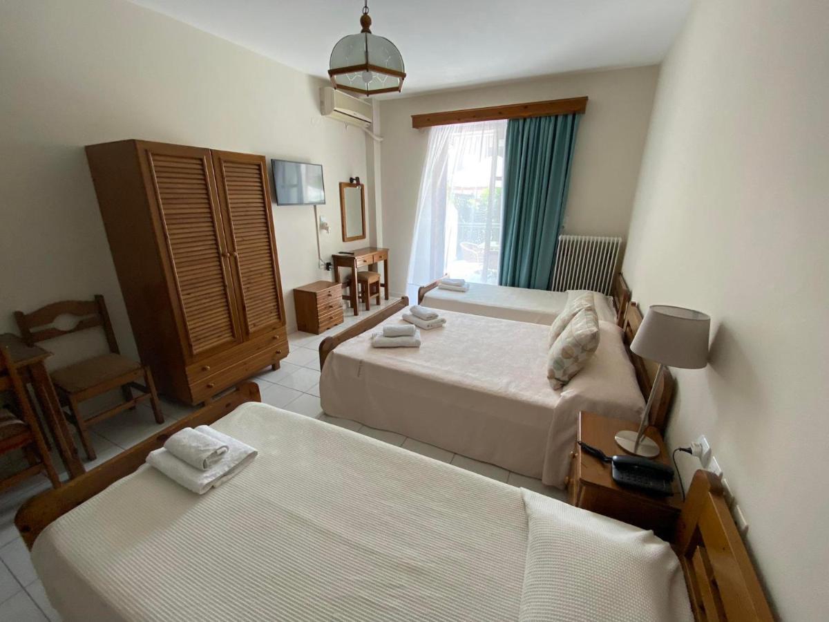 Pavlos - Hotel Tolo