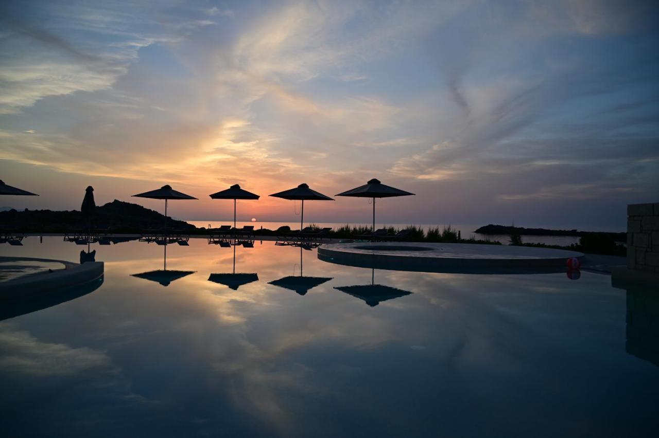 Kavos & 3*