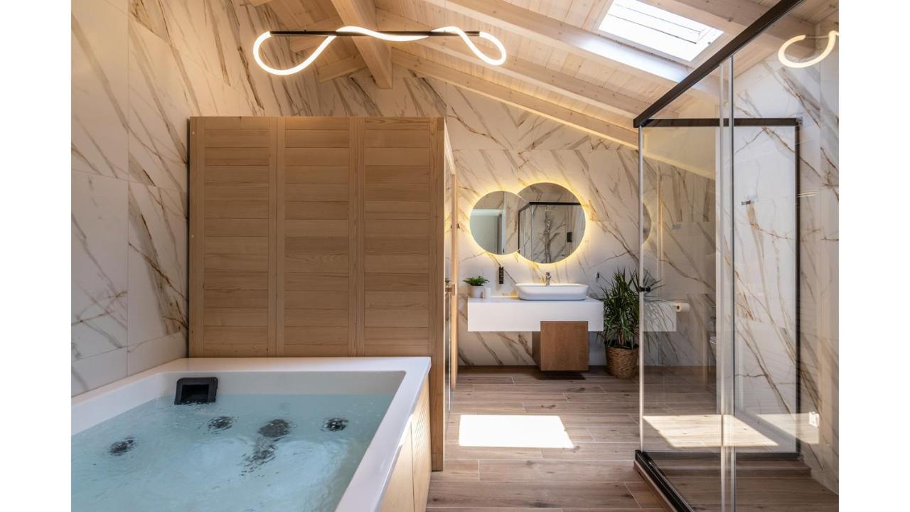 Villa Salina - With Private Heated Eco-pool, Sauna & Jaccuzi Hot Tub *