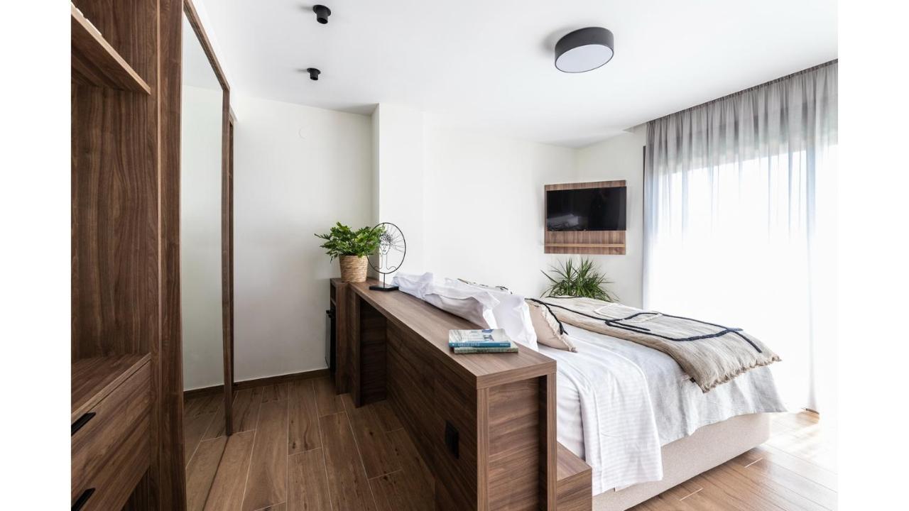 Villa Salina - With Private Heated Eco-pool, Sauna & Jaccuzi Hot Tub *