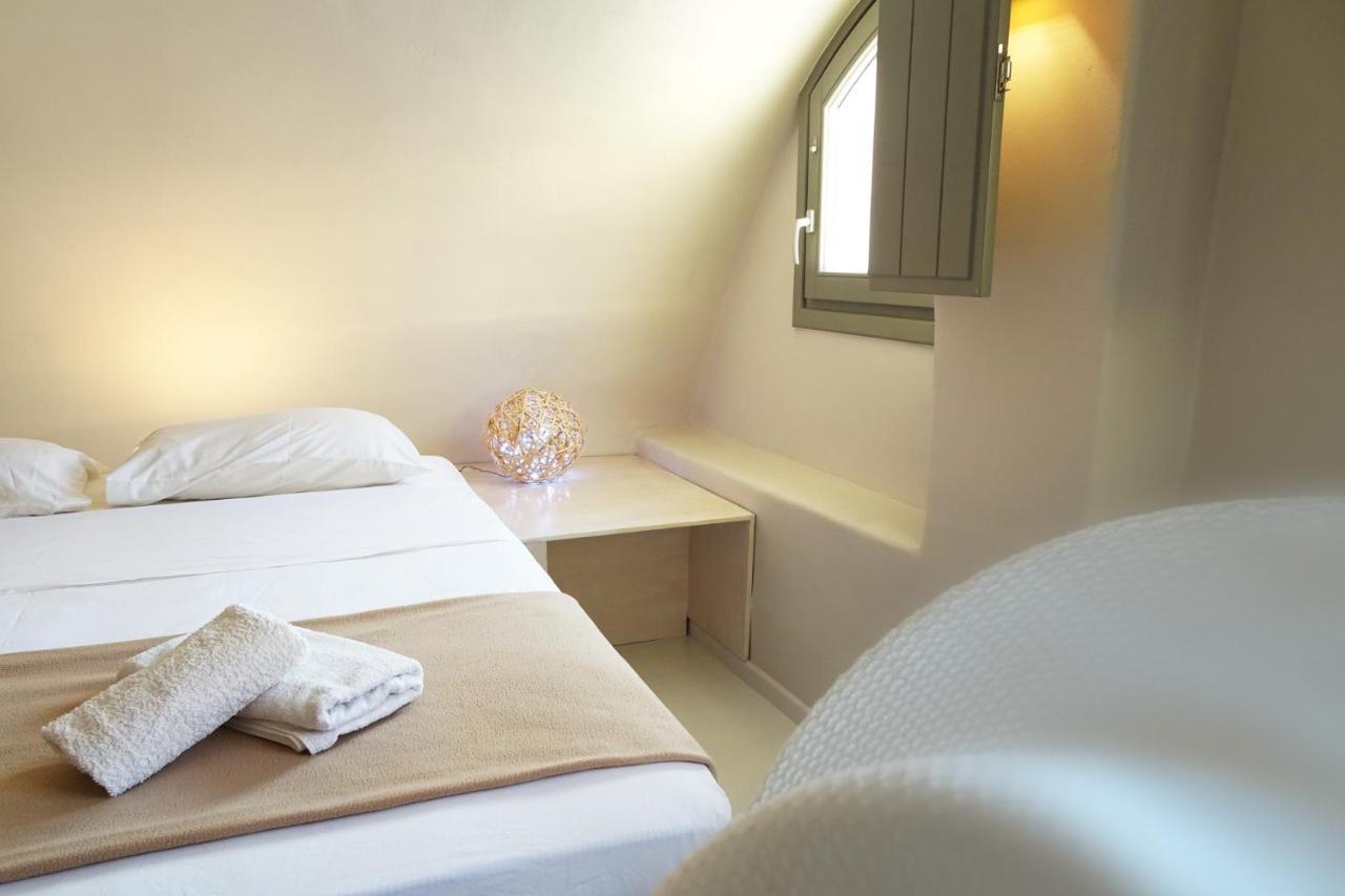 Cycladic House In Finikia Oia (Santorini)